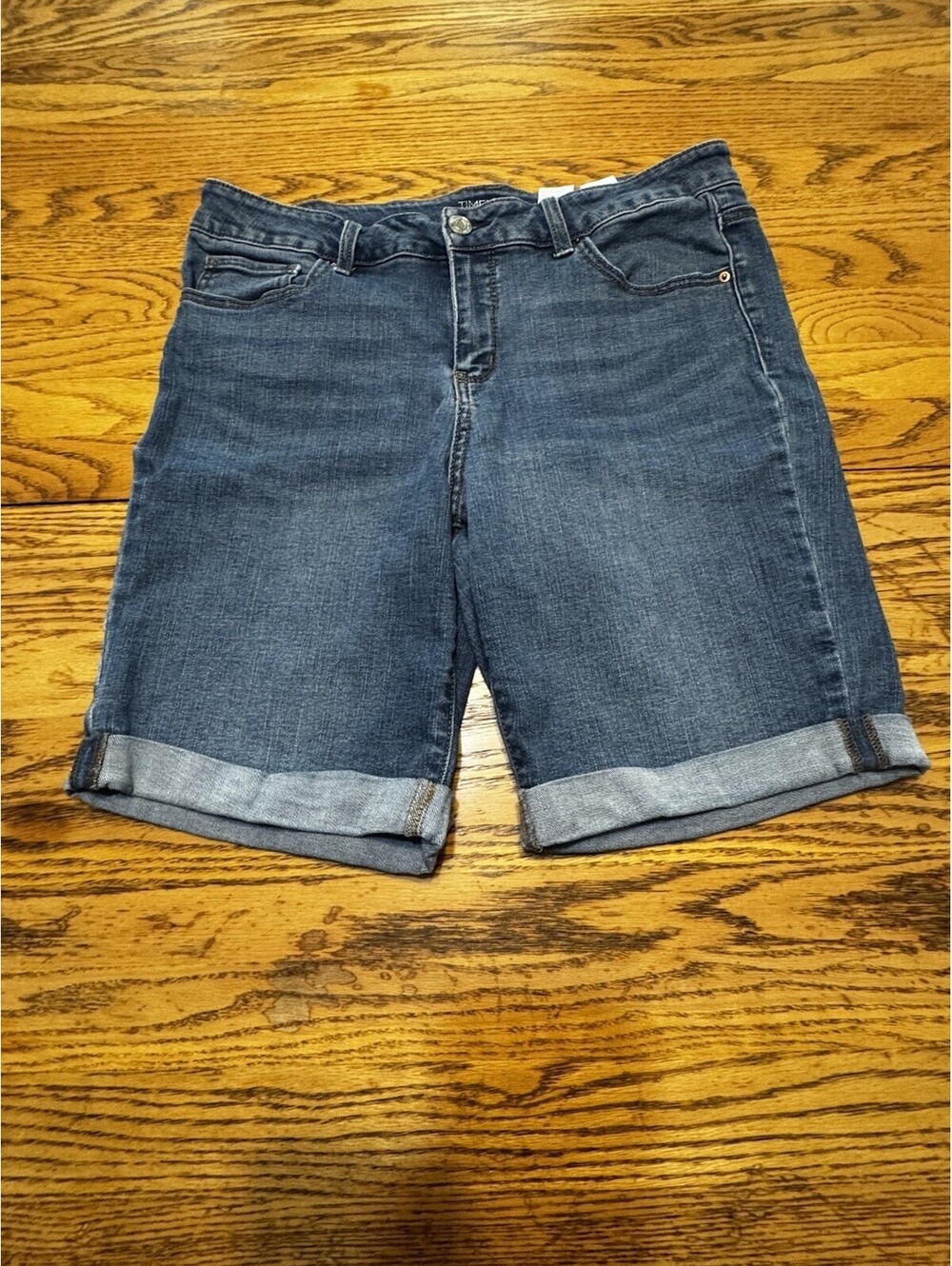 Time and Tru Womens 14 Denim Bermuda Shorts Mid Rise Stretch Cuffed 10” Inseam